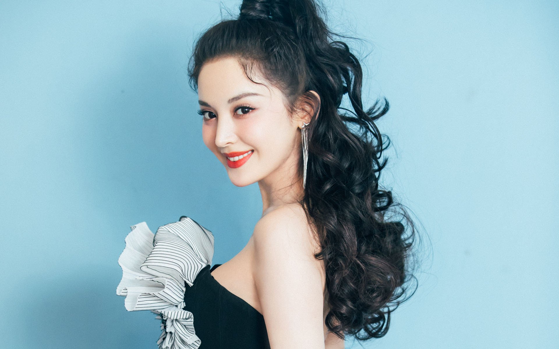 kaiyun官方入口登录-足球赛事转播频道获得更多关注，观众增长迅速，足球比赛转播时间